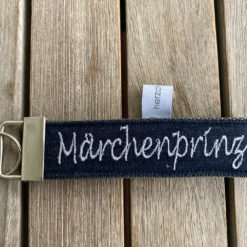Schlüsselanhänger  < Märchenprinz > individuell  bestickt