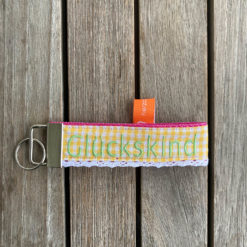 Schlüsselanhänger Stickerei < Glückskind >