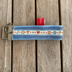 Schlüsselanhänger < Love • Hope • Joy > bunt