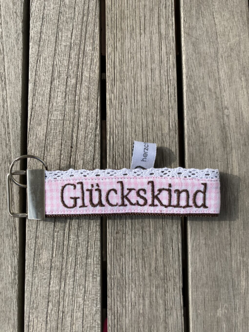 Schlüsselanhänger Stickerei < Glückskind > – Bild 3