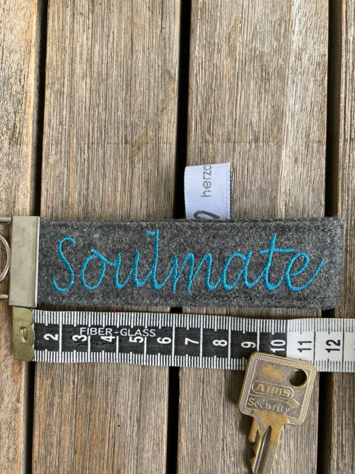 Schlüsselanhänger < Soulmate > individuell bestickt – Bild 2